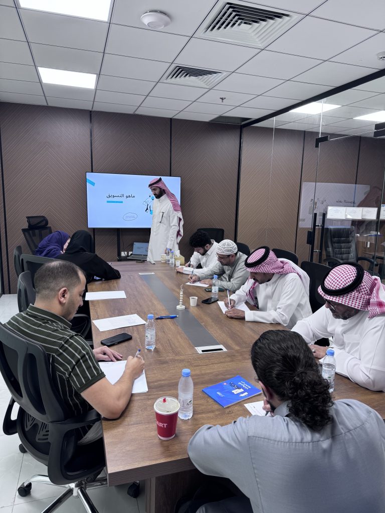 مكي للتدريب - تقديم برنامج احترافي في استراتيجيات و مهارات التسويق الحديثة